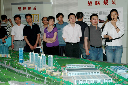 “精益仓储运作与流程管理高级研修班”学员到集团参观考察