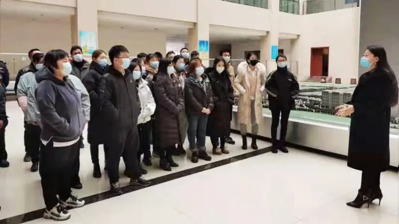 关爱职工，迎新春、送春联——齐河开发区工会为冠威园区职工送来祝福