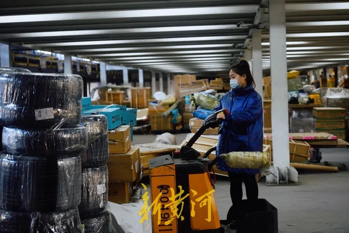 《新黄河》：直击双十一分拣现场，济南一物流园区已发货2345万单
